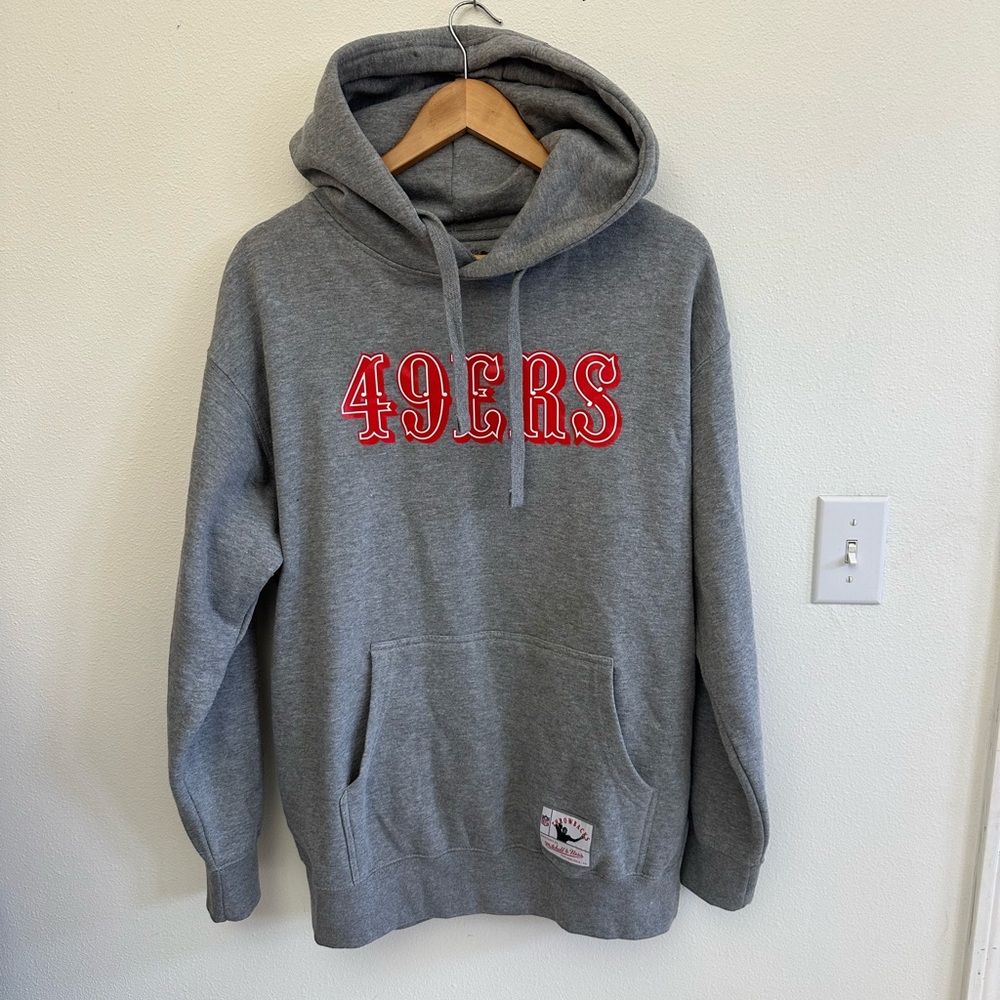 San Francisco 49ers Gray Pullover Hoodie - Men's Saloon font
